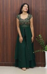 Elegant Handworked Three-Piece Set - Image 5